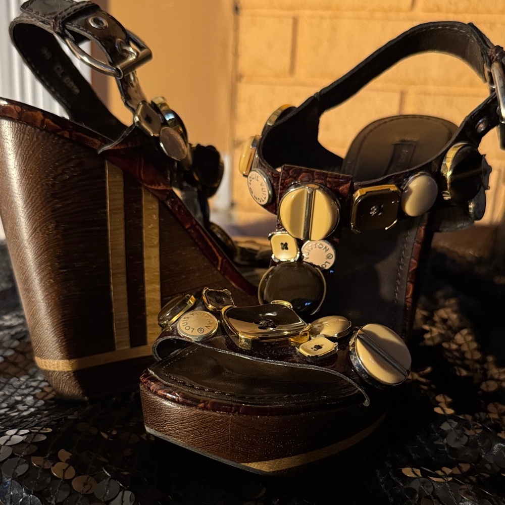 Exclusive runway sandals-